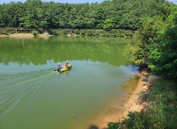 고복(용암) 저수지 녹조제거 모습