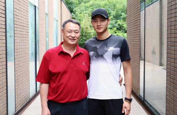 지난 2018년 당시 촬영한 도선기 감독과 오상욱 선수