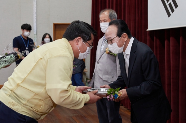 아산시농업회의소, 회장 이취임식 개최_오세현시장, 박윤규 이임회장에게 표창패수여