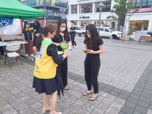 지난 29일 신부문화공원에서 위기청소년 발굴을 위한 연합 아웃리치를 진행했다