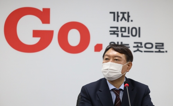 윤석열 대선 예비후보가 30일 국민의힘에 전격 입당했다.