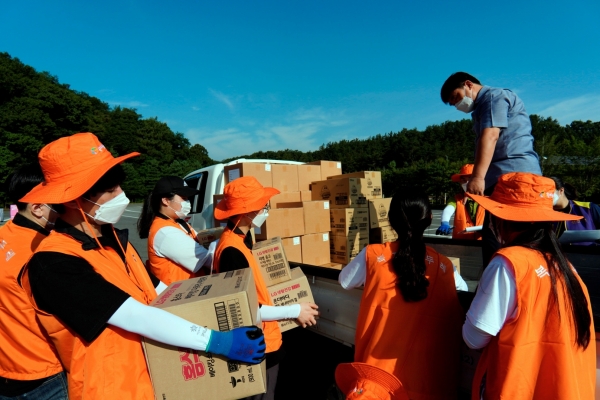 독거노인 1만5630여 명에게 생활용품 및 건강기능식품 지원