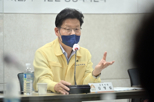 지난 9일 오후 이인면 행정복지센터에서 열린 마을발전 토론회