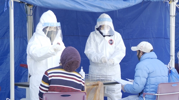 지난 2월 득산농공단지 외국인 노동자 코로나19 검사 장면