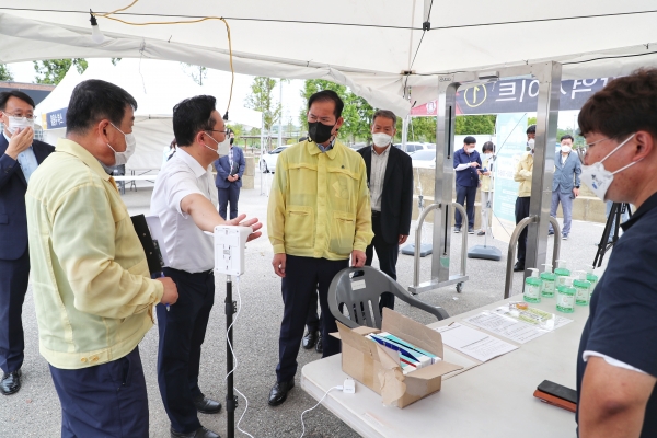 윤동현 당진부시장, 김대건 신부 행사 전 안전 점검 모습