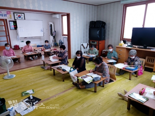 예산군 삽교읍 상하문해교실 수업 장면