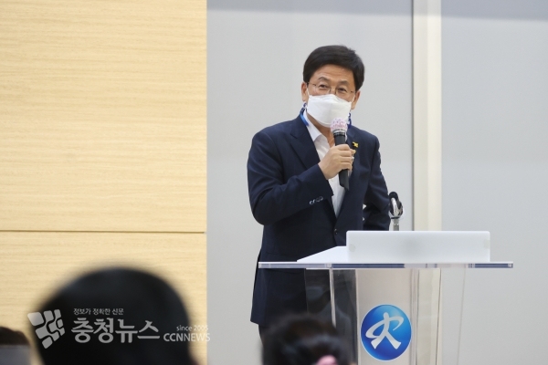 인사하는 최교진 세종시교육감