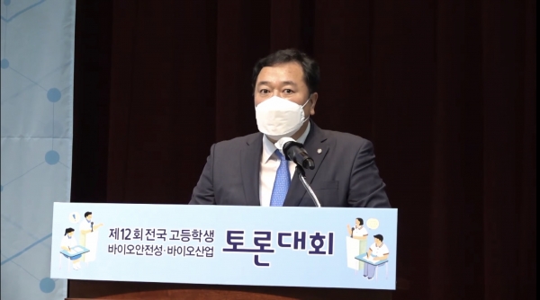 김장성 원장 토론대회 환영사 모습