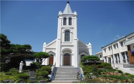 거룩한말씀의수녀회성당 도색 완료 모습