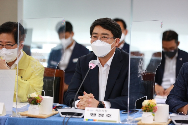 맹정호 서산시장이 19일 충남도청 상황실에서 열린 투자유치 협약식에서 인사말씀하는 모습