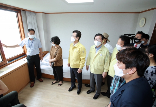 제3생활치료센터 현장점검에 나선 장종태 서구청장