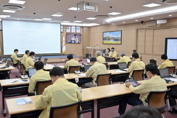 지난 23일 시청 대백제실에서 열린 주간업무보고회