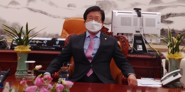 박병석 국회의장은 24일 국회법 개정안이 국회 운영위원회 운영개선소위원회를 통과한 뒤 충청권 기자들과 간담회를 진행했다.