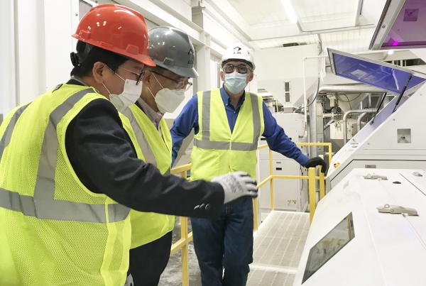 캘리포니아주 쌀 생산업체 ADM 방문 현장 사진 2 * 한국농수산식품유통공사 김춘진 사장(가운데)