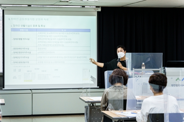 대체인력지원사업 수행인력 대상 장애인 시설에 대한 이해 교육 실시 모습