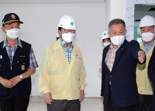 장종태 구청장, 보훈회관 건립 현장 방문 모습