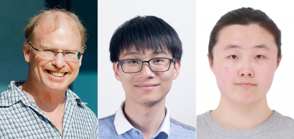왼쪽부터 IBS  다차원 탄소재료 연구단 로드니 루오프 연구단장, 다 루오 연구위원, 메이훼이 왕 연구원