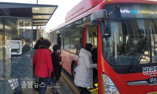 주민들 내부순환 보조 BRT(B5) 시범운영 시승