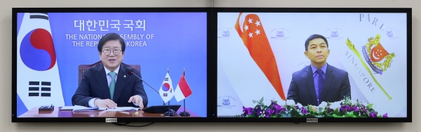 박병석 국회의장은 27일 국회의사당 영상회의실에서 탄 추안진 싱가포르 국회의장과 화상 국제 회담을 진행했다.