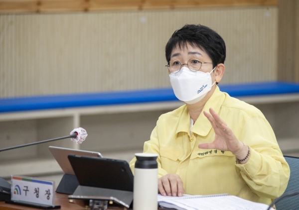 박정현 대덕구청장이 2022년도 부서별 역점 추진과제 보고회를 주재하고 있다