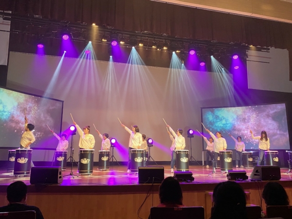 지난 여성풍물단 난타 공연 장면