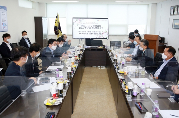 장종태 서구청장, (사)대덕이노폴리스벤처협회를 방문하여 김병순 회장 등 협회 임원진과 간담회 개최 모습