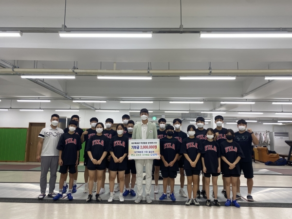 올림픽 펜싱 금메달 오상욱, 대전매봉중 방문 후배 격려 모습