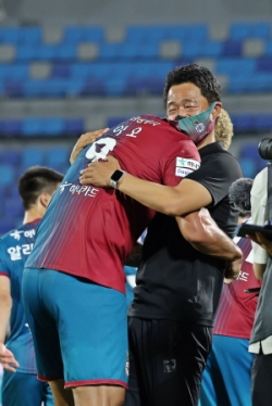 지난 8월 21일 경남전 -바이오 세레모니