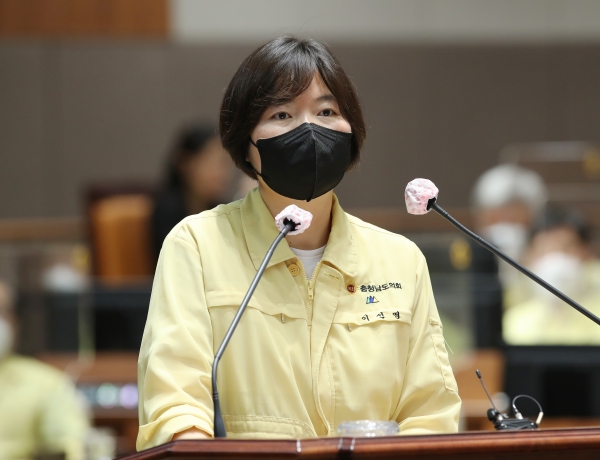 충남도의회 이선영 의원이 3일 제331회 임시회에서 도정질의를 하고 있다.(사진=충남도의회)