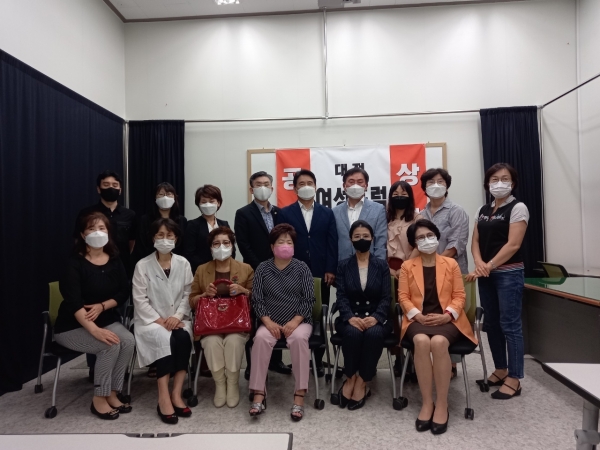 윤석열 국민의힘 대선 후보 외곽조직인 대전여성포럼 출범식 모습.