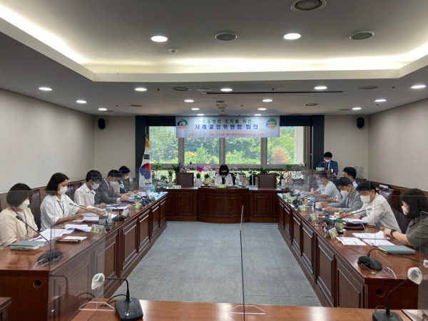 천안시가 아동보호조치를 위한 사례결정위원회 회의를 진행하고 있다.