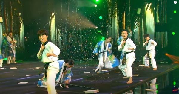 백석대 태권도전공 박현수 씨의 아메리카 갓 탤런트 출연 캡처사진(왼쪽).