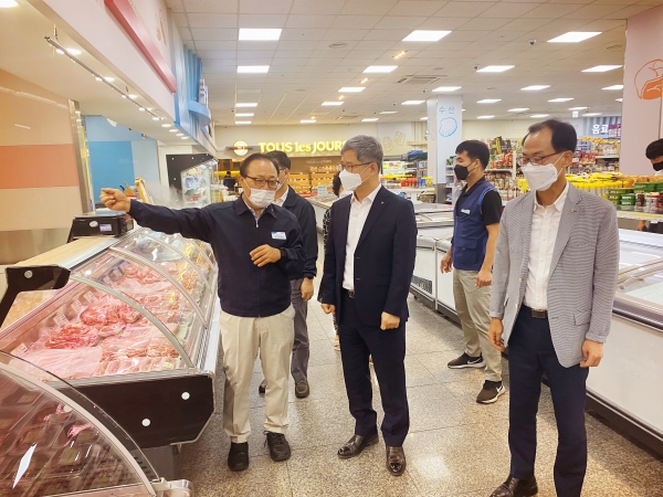 대전농협, 추석명절 식품안전 특별점검(왼쪽부터 동대전농협 임영호 조합장 / 윤상운 본부장 / 동대전농협 정완영 상임이사)