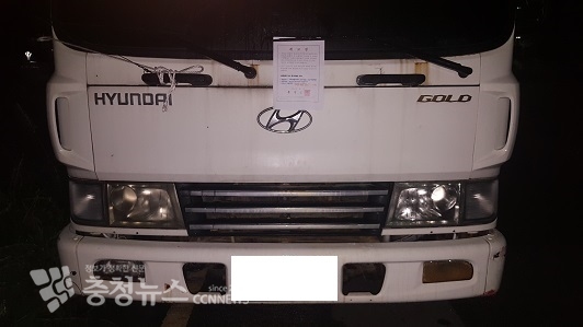 홍성군 야간 불법주차 집중단속에 적발된 차량(사진=홍성군)