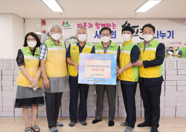 지난 10일 구청 다목적실에서 민족 고유의 명절인 추석을 맞아 어려운 이웃과 함께하는 ‘사랑의 송편 나눔’ 행사 추진