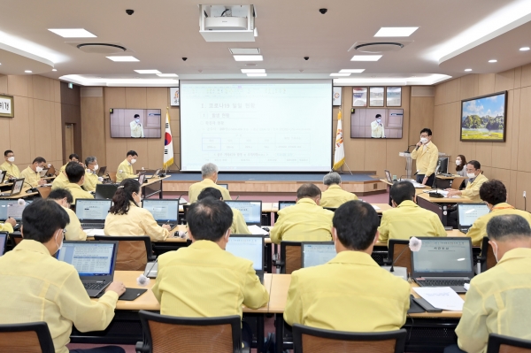 13일 시청 대백제실에서 열린 주간업무보고회 개최 모습