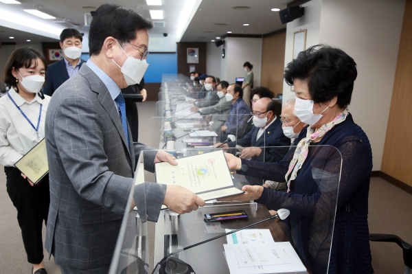 14일 구청 장태산실에서 제2기 ‘서구 어르신위원회 위촉식‘을 개최했다