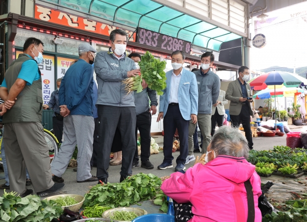 김동일 보령시장, 추석 명절 앞두고 전통시장 방문해 상인 격려