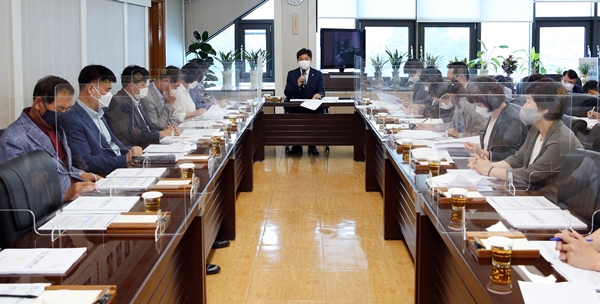 2021년 제5회 의원회의 모습.