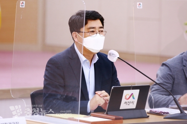 맹정호 서산시장이 27일 시청 대회실에서 국가안전대진단 추진 준비상황보고회를 주재하는 모습