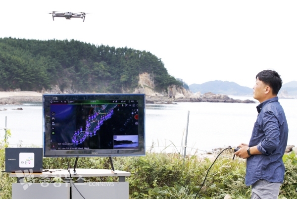 드론길을 활용한 드론 비행 및 해양쓰레기 탐색 모습