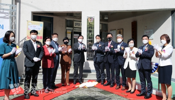 대전 서구(구청장 장종태)는 30일 관저동 느리울 13단지아파트에서 방과 후 초등아동 돌봄 시설인 ‘다함께돌봄센터’ 개소식을 개최하고 본격 운영에 들어갔다.