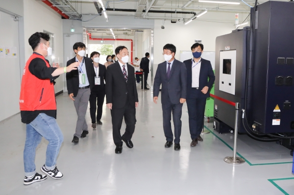 설동호 대전교육감, 2021년 대전광역시 제56회 전국기능경기대회 경기장 방문 모습