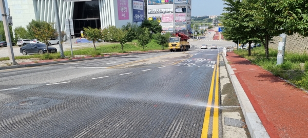 염작초등학교 진입도록 자동염수분사장치 시험가동 전경