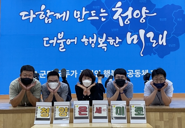 왼쪽부터 안영수(총무), 박용제, 한재선(회장), 우희성, 임대혁