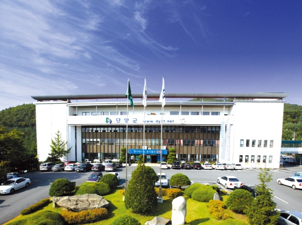 단양군청사 전경