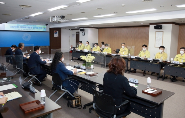 지난 12일 청사 장태산실에서 2022년도 주요업무계획 수립을 위한 정책토론회 개최 모습