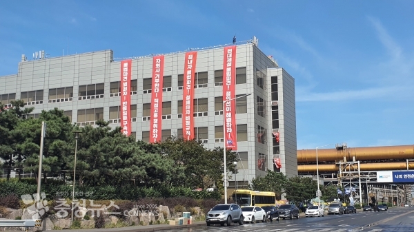 현재 현대제철 비정규직노조가 지난달 23일 점거한 당진제철소 통제센터