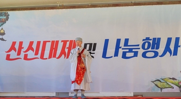 ​17일 문화동 자연암에서 나눔행사를 진행한 법륜 주지스님​