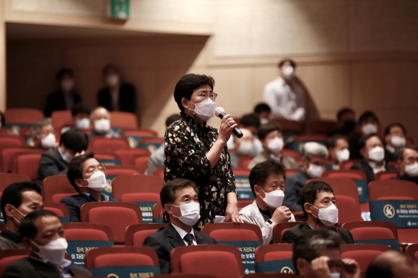 양승조 충남지사에 현안 사업 지원 건의하는 청양군민 모습